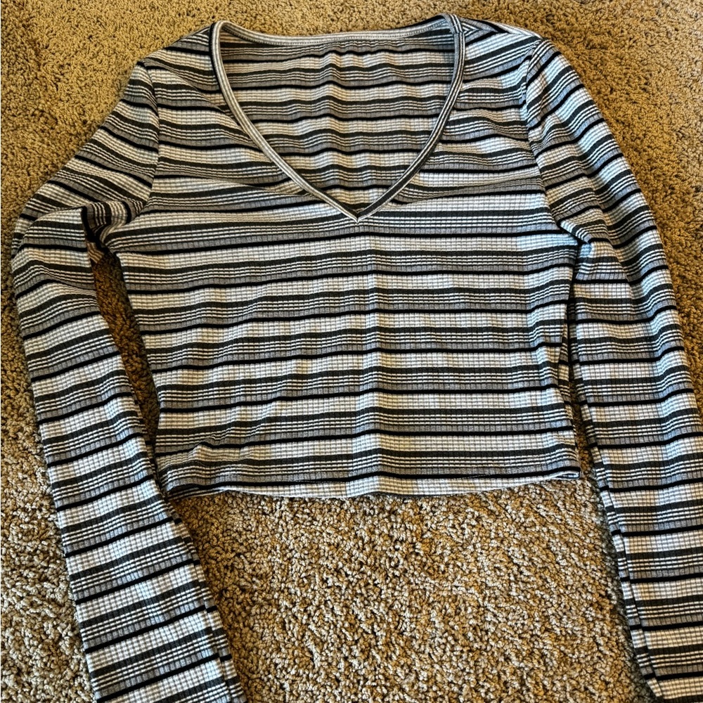 Long sleeve striped crop top